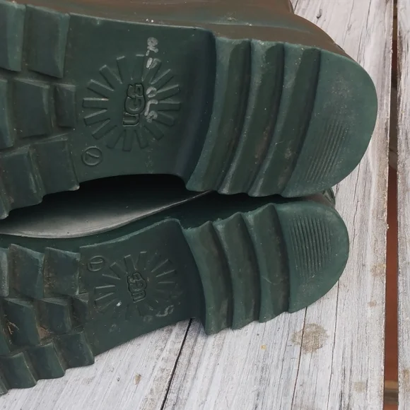 UGG plaid x hunter green rainboots - Picture 9 of 15